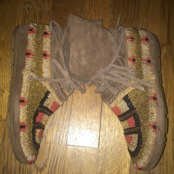 Beaded Moccasins - Picture 5 of 7